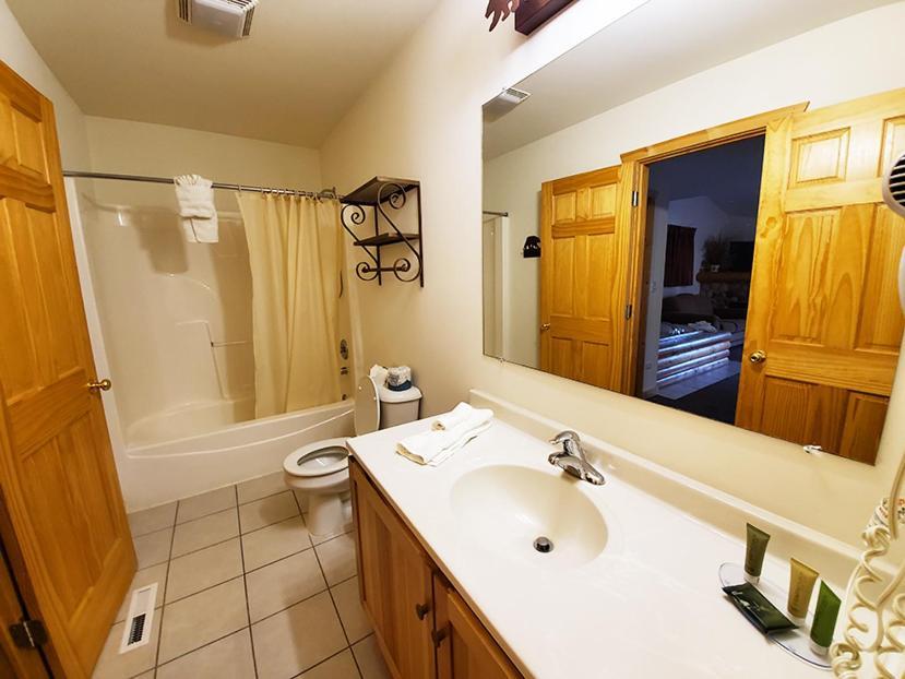 Grand Bear Resort At Starved Rock Utica Ngoại thất bức ảnh